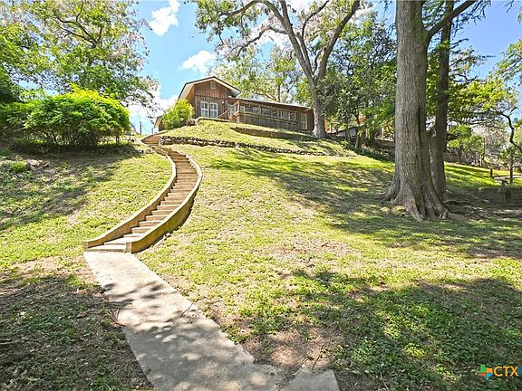 2nd image of 2221 Gruene Rd
