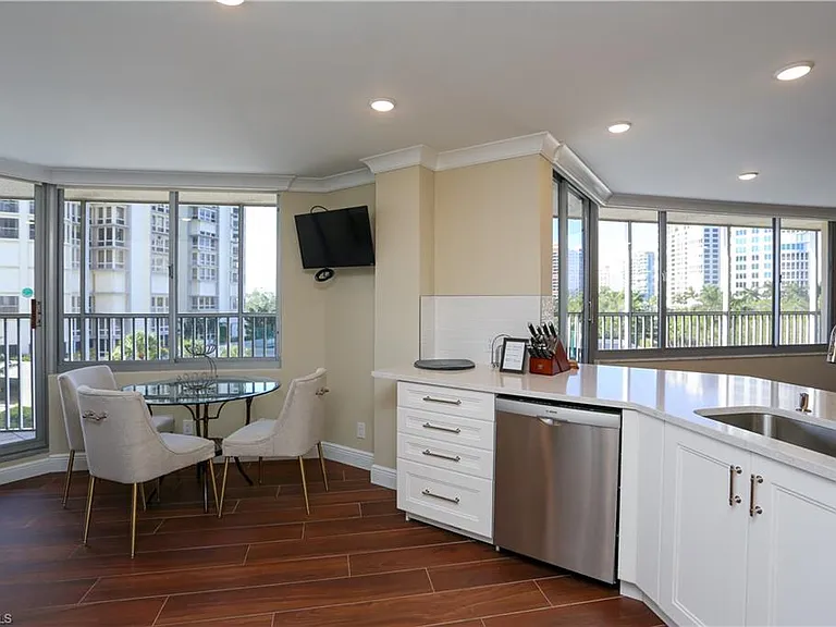 4041 Gulf Shore Blvd N #305 — Photo 12