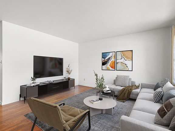 4th image of 470 Moss Dr