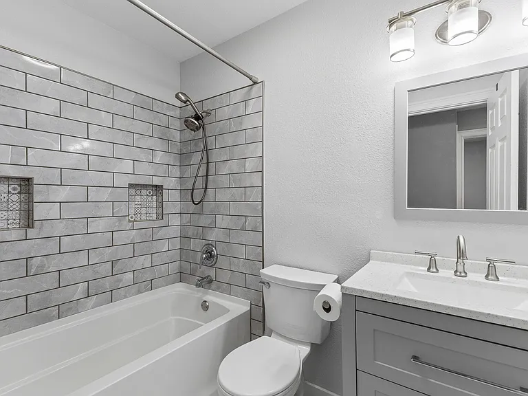 570 Oasis Dr — Photo 8