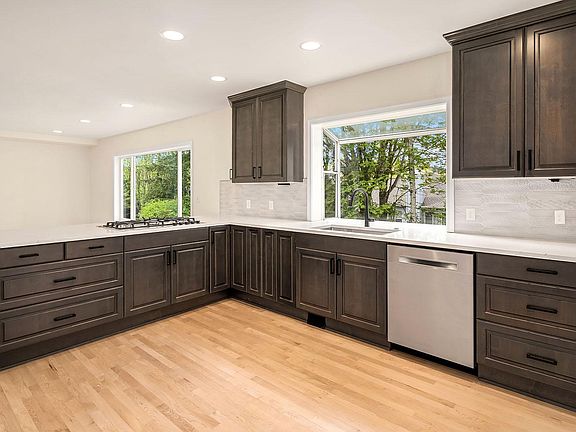 5th image of 16534 SE 58th Pl