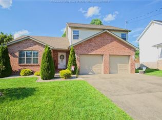 139 Ralph Dr, Hurricane, WV 25526