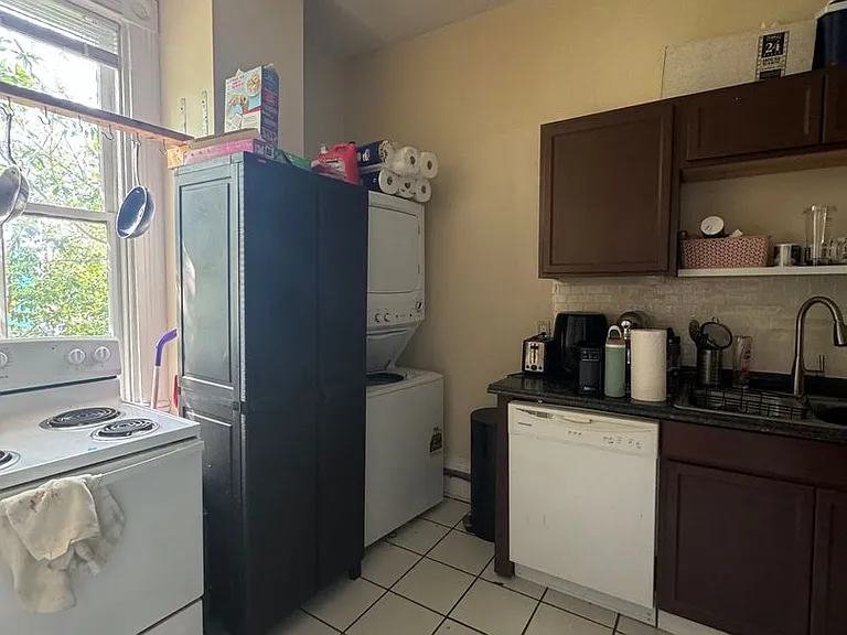 216 E Henry St #B — Photo 5