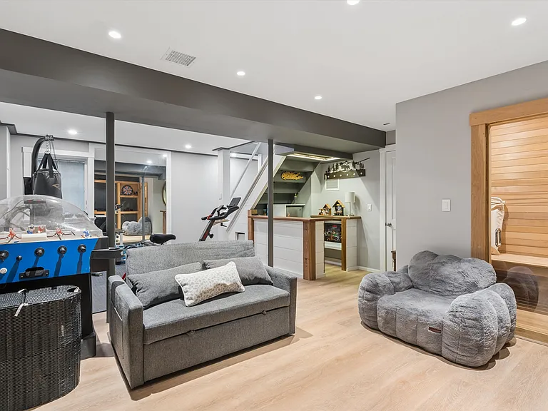 15 Hawthorne St — Photo 11