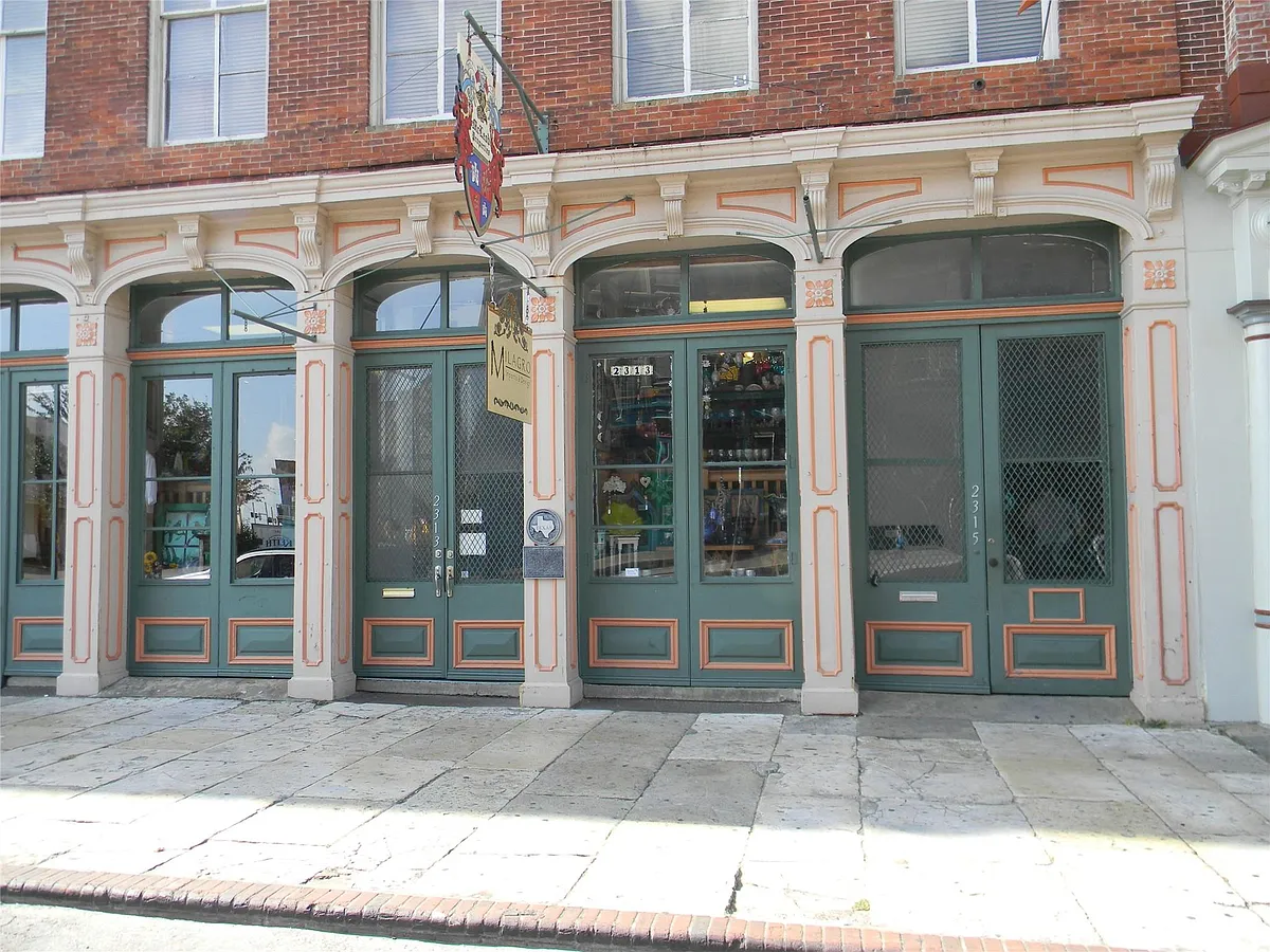 Building Photo - 2315 Strand St #2D