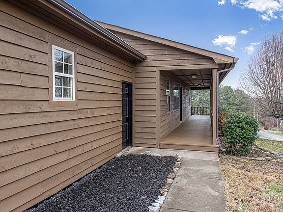 2nd image of 1401 Blue Forest Ln