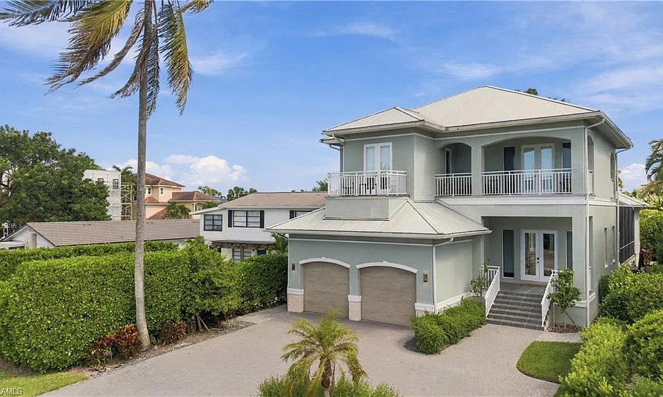 9242 Vanderbilt Dr