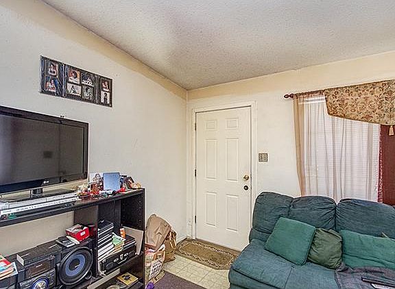 4th image of 11105 Selma Dr