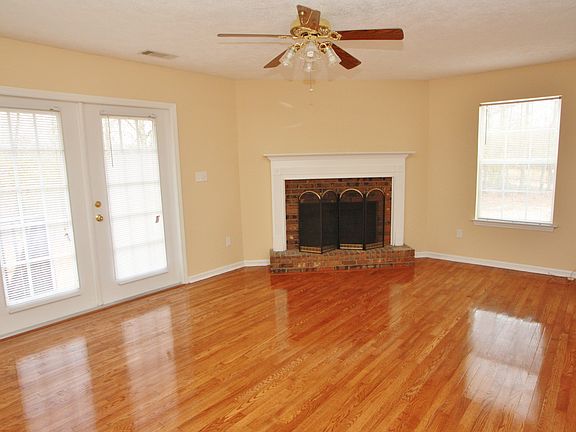 2nd image of 118 Kenwood St