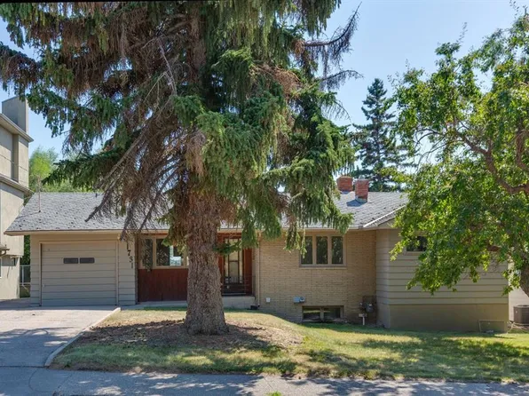 1731 N 12th Ave NW, Calgary, AB T2N 1J3