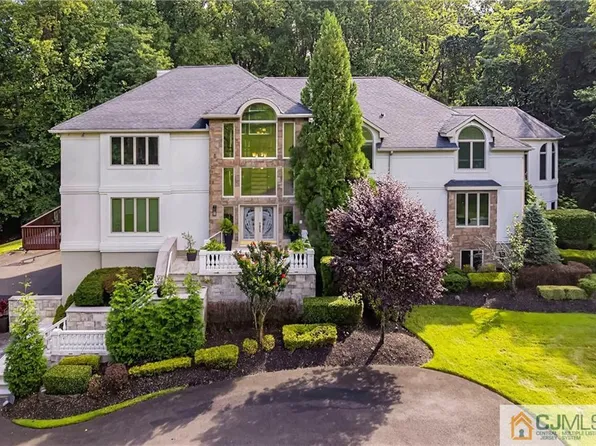 220 Doe Trl, Morganville, NJ 07751