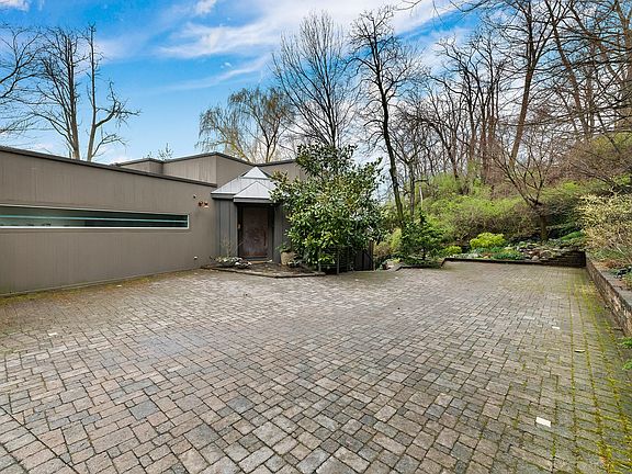 3rd image of 5605 Independence Ave