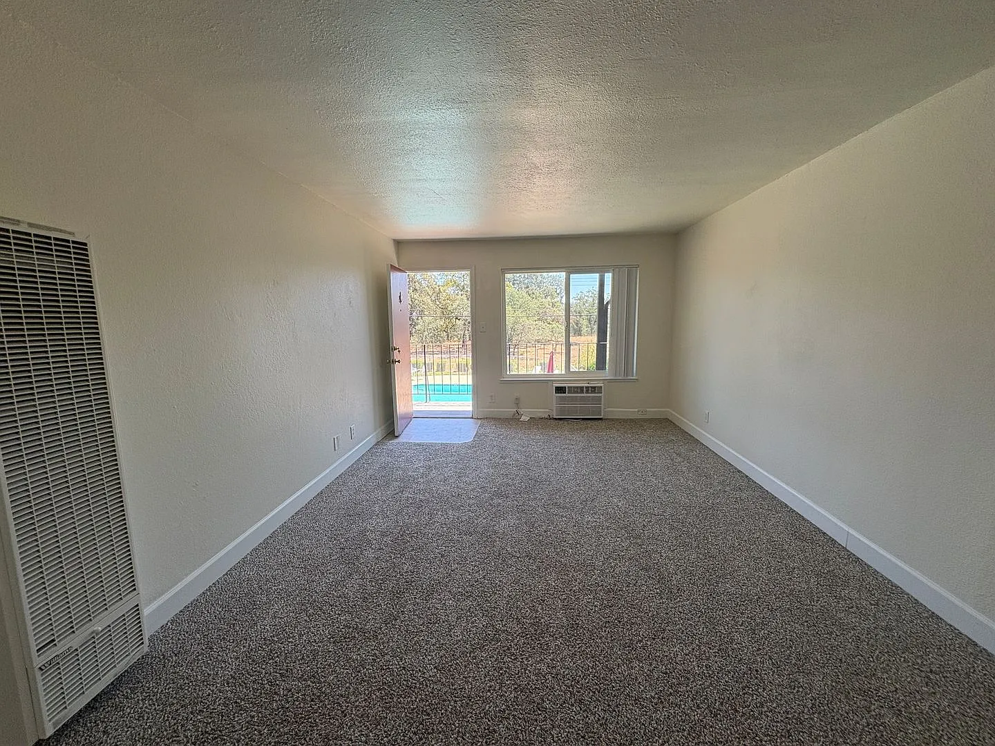 River's Bend Apartments - Orangevale 95662 — Photo 4
