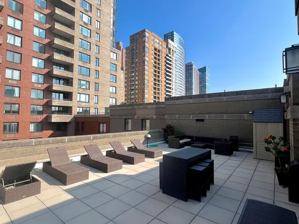 280 Rector Place image 8 of 13