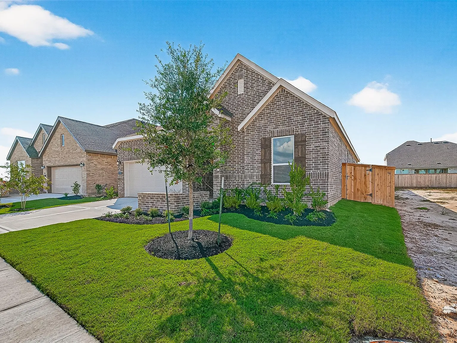 4 bed, 2.0 bath, 1962 sqft, $2,850 — Photo 4