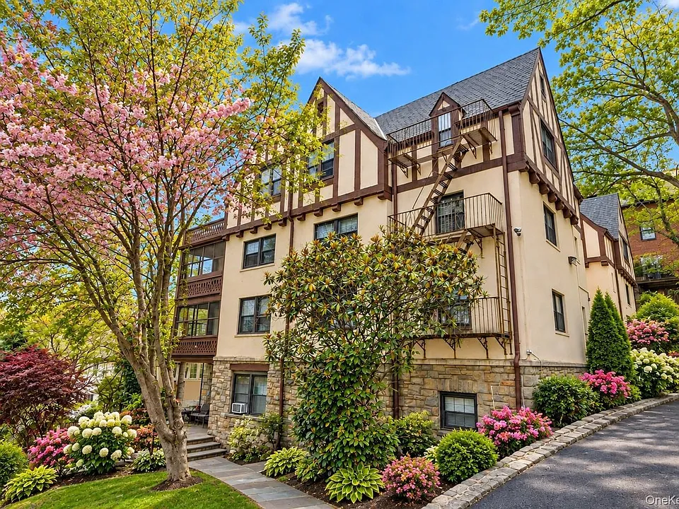 64 Kensington Rd #3B