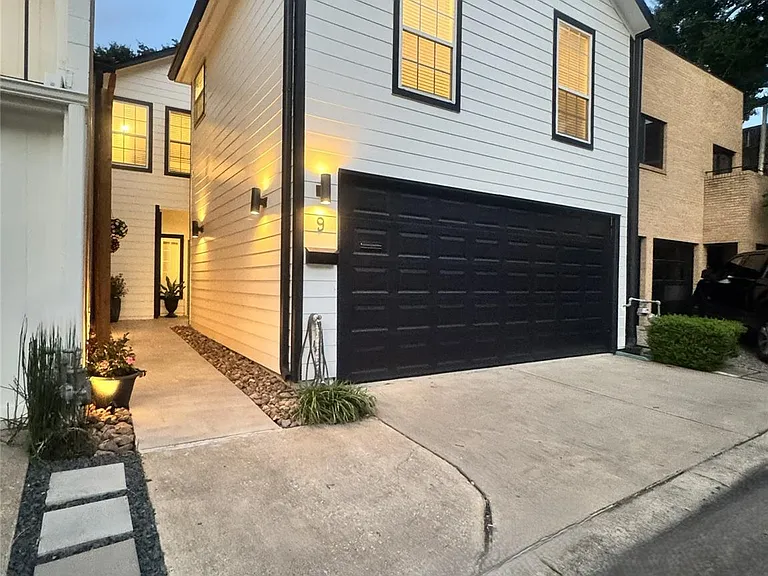 516 S Post Oak Ln #9 — Photo 1