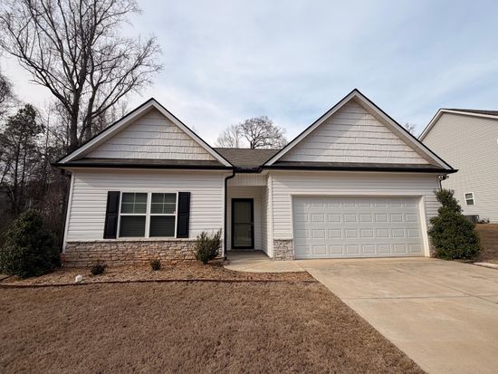 582 Griffin St, Grantville, GA 30220