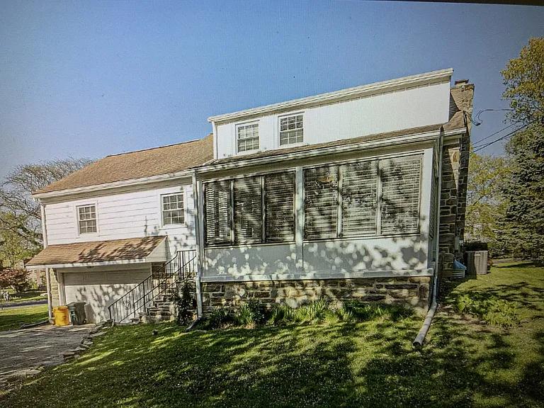 526 Williams Rd — Photo 3