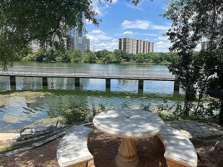 500 E Riverside Dr — Photo 22