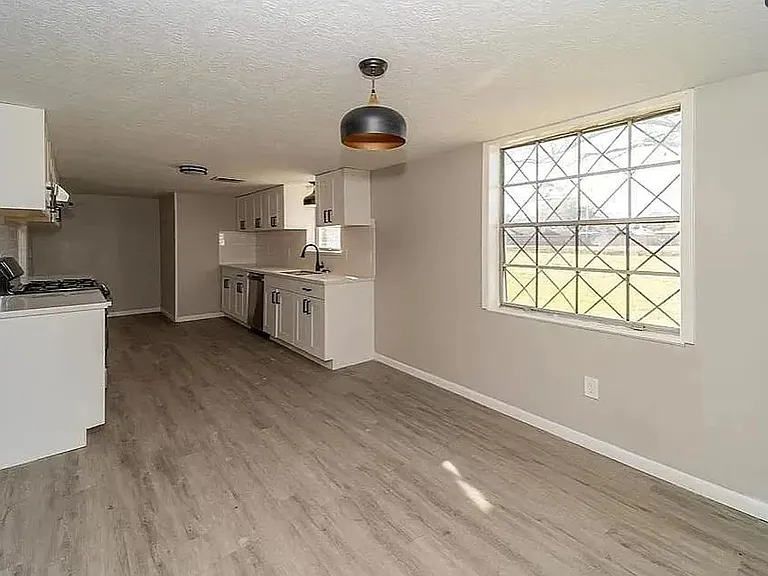 2712 Seattle Ave — Photo 5