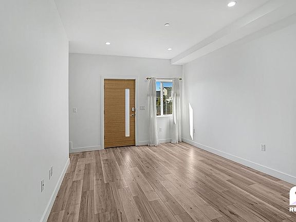 2nd image of 1226 N Alexandria Ave #4