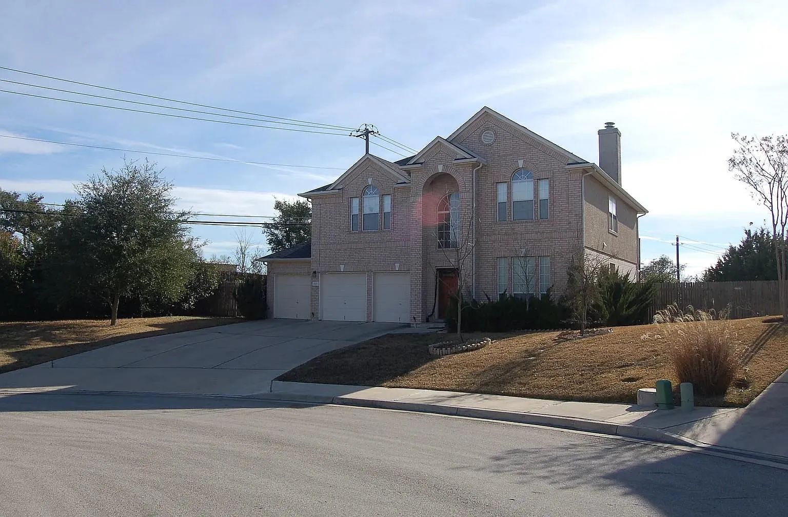 4 bed, 2.5 bath, 2608 sqft, $3,800 — Photo 2