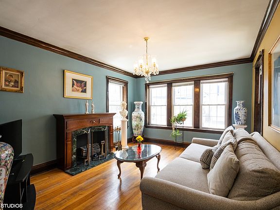 2nd image of 3757 N Sacramento Ave