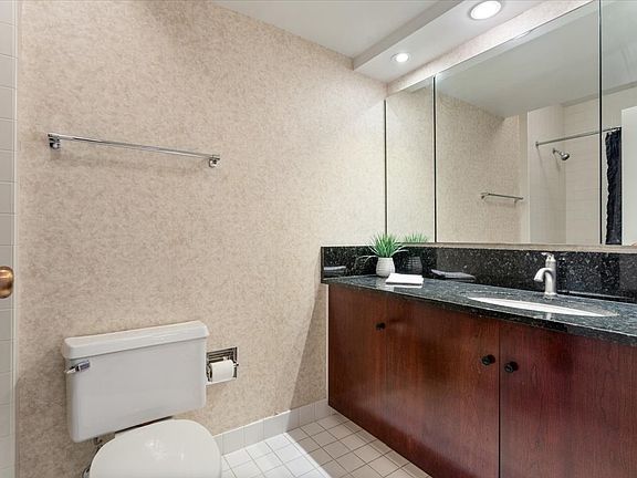 5th image of 400 E Ohio St APT 3004