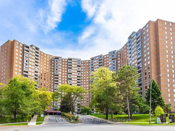 627 The West Mall #2101, Toronto, ON M9C 4X5