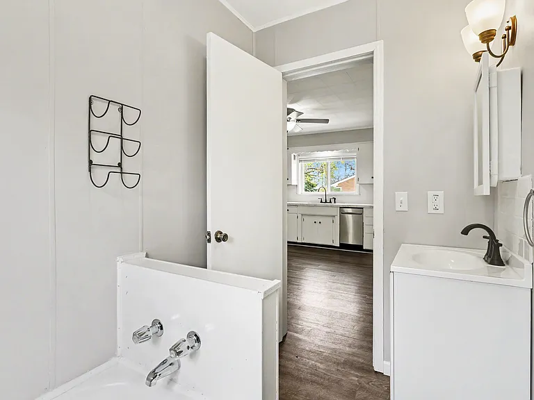 801 S Sherman St — Photo 2