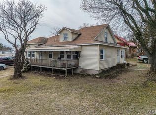 588 Locust St, Lebanon, MO 65536