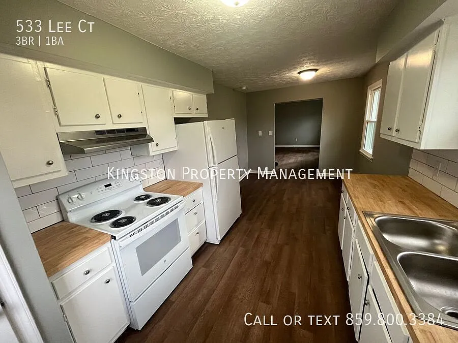 Charming 3-Bedroom Home with Easy to Maintain Vinyl Flooring & Spacious Yard in Richmond Half off... — Photo 4