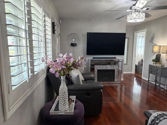 4th image of 1530 Rio Grande St