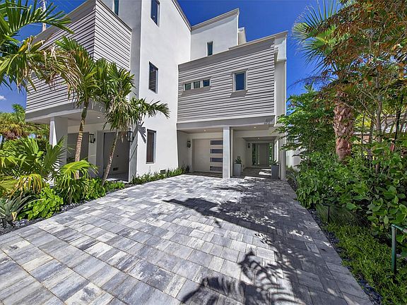 4th image of 621 SW 5 Place