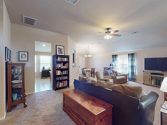 2nd image of 805 Canyon Dr