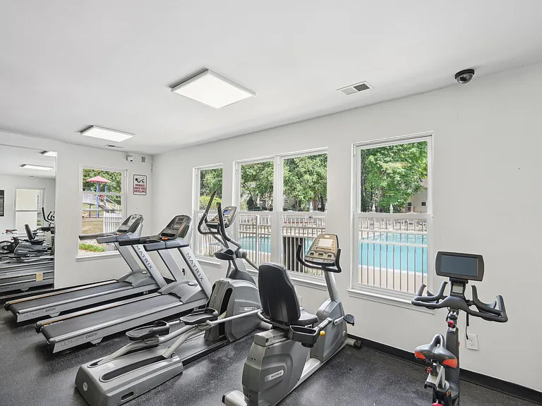 Regency Park Apartment Homes — Photo 50