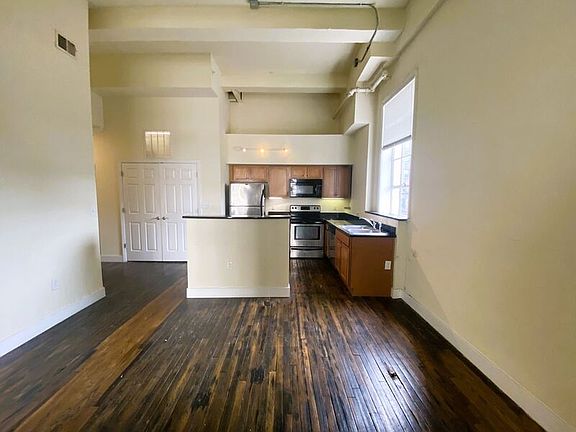 3rd image of 525 E Grace St APT 307