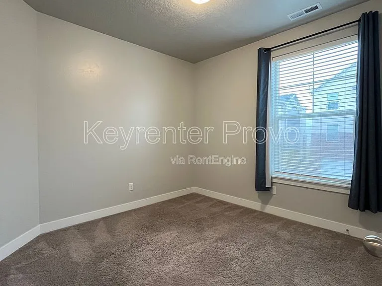 586 N 360 W — Photo 11