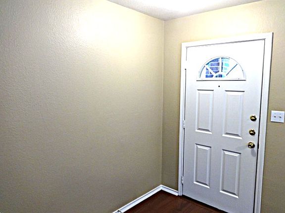 5th image of 360 Whispering Hollow Dr