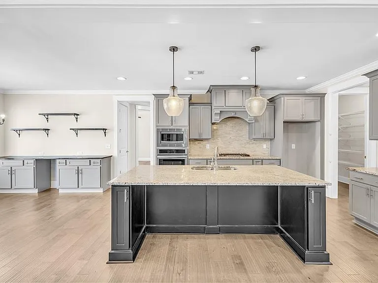 212 Blue Point Pkwy — Photo 15