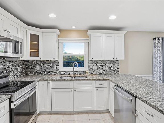 4th image of 187 Maplewood Dr