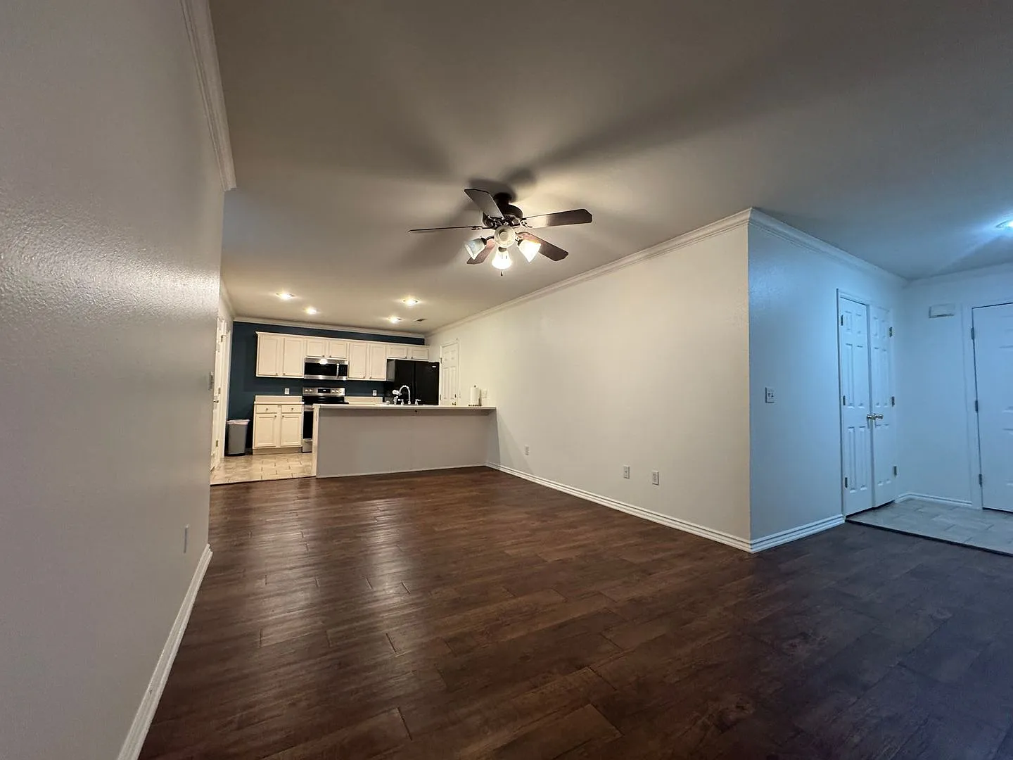 1584 Willowbrook Drive — Photo 3