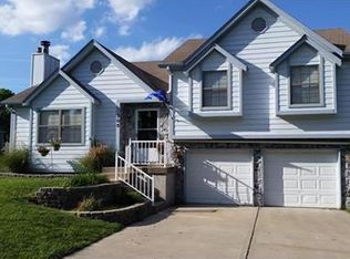 305 SE Onyx Ct, Lees Summit, MO 64063