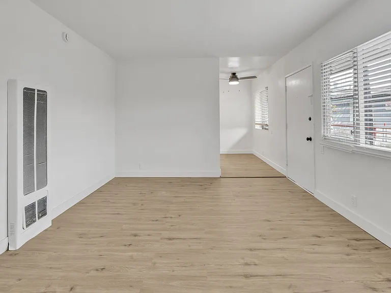 1055 Loma Ave — Photo 5