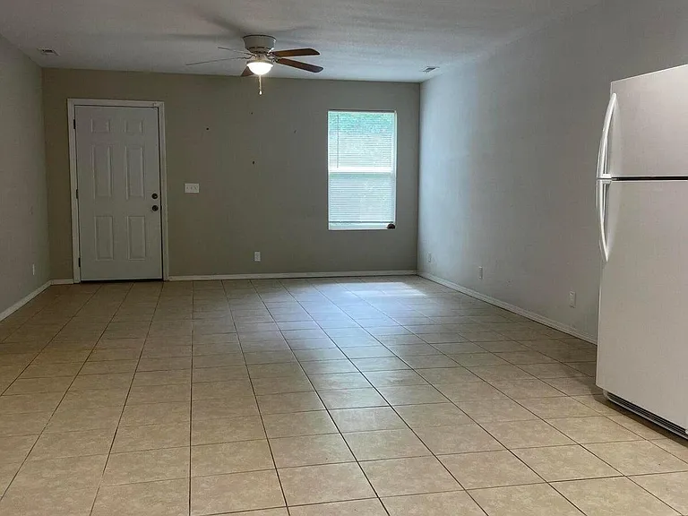 720 S Jackson Ave — Photo 3