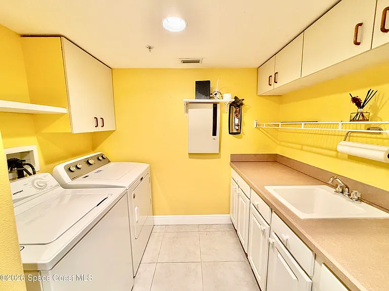 551 Casa Bella Dr #204 — Photo 49