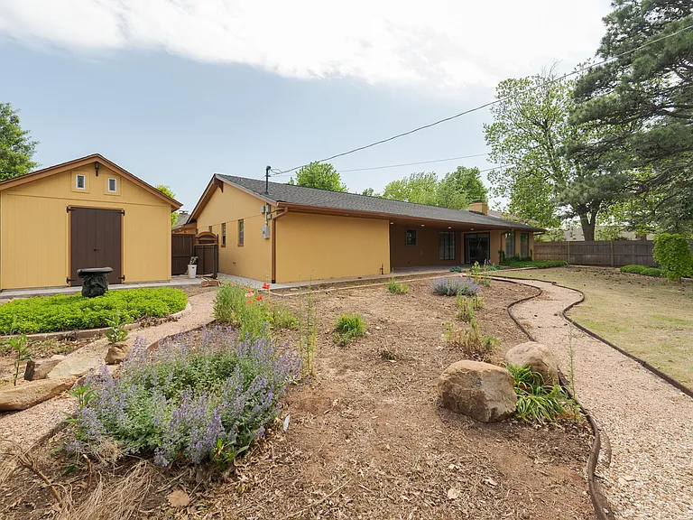 3121 Kent Dr — Photo 52