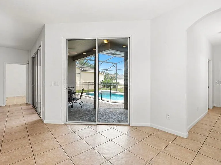 4967 Pall Mall St W — Photo 25