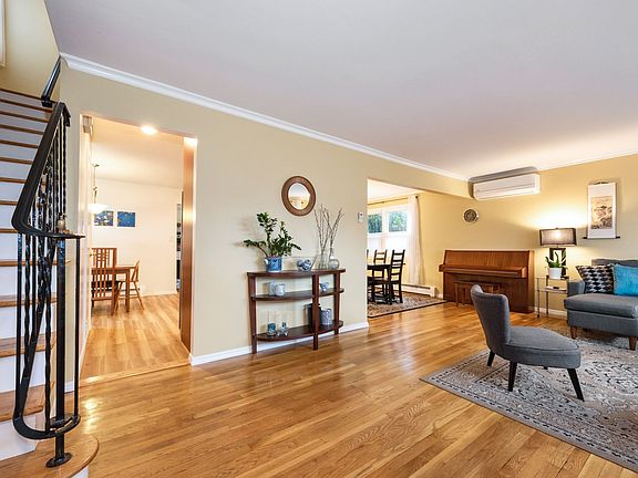 2nd image of 8 Stratford Ave